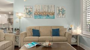 Baytowne Wharf by AvantStay Sandestin Condo Communal Pool Resort Amenities Near Beach Dining Marina