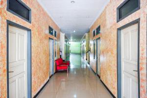 RedDoorz near GOR Wisanggeni