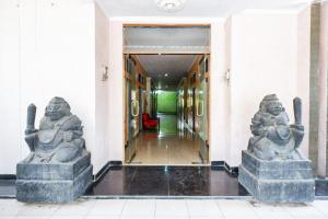 RedDoorz near GOR Wisanggeni