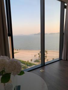 A La Carte Ha Long Bay Seaside Apartment