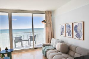Oceans One 17th Floor Real One-Bedroom with Amazing Beachfront View