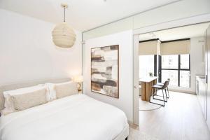 One Rosebank Trendy 1 bed - New designer building