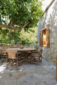 Elinn Traditional Suites