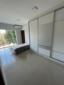 Sobrado em condomínio do lago