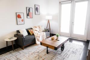 Cute 1Bedroom apartment with pool view, parking and GYM