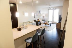 Cute 1Bedroom apartment with pool view, parking and GYM