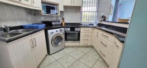 Marine Glen 15 - Sleeps 6