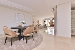 Spectacular Frontline beach Penthouse