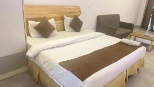 GoBravo Dev Palace & Studio Apartments Near Yashobhoomi Delhi Airport Cyber City