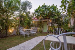 Lumira Queensbury Villa