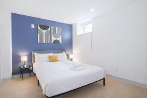 Bright and Modern Studio in Louisville # 107