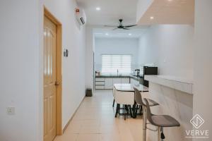 Ipoh Summer Suite by Veve EECH05