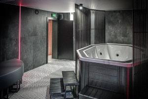 Love Aparts Marki Romantic Getaway