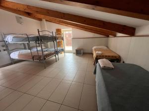 Seven Hostel & Rooms