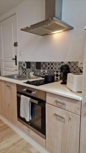 Le charme de Vannes à vos pieds - murs en pierre