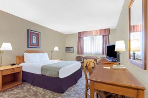 Queen Room - Non-Smoking room in Days Inn By Wyndham Bellingham WA