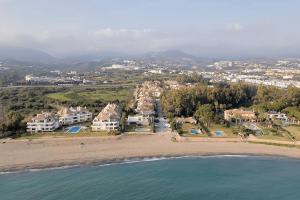 3 bed penthouse 500m from beach