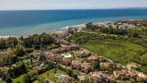 3 bed penthouse 500m from beach