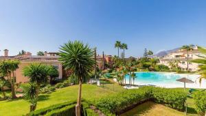 3 bed penthouse 500m from beach