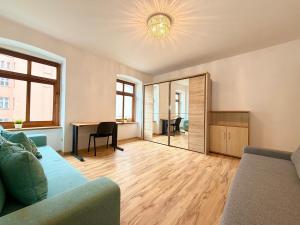 Rynek Wrocław Apartment for 8 People by BookingHost