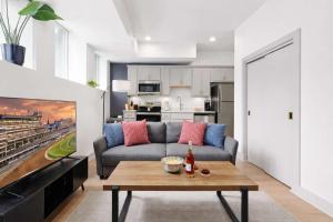 Bright and Modern Studio in Louisville # 108