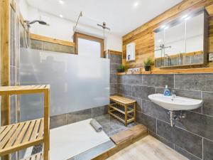 Rustikal trifft Modern, Bar Keller, Terrasse, 2 Schlafzimmer