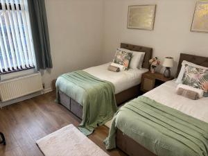 2 Bed - Sleeps 4 - Garden - Free Parking