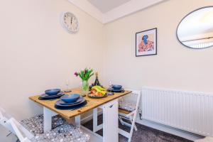 2 Bedroom Home Sleeps 4 Ideal for Long Stays and Business Trips
