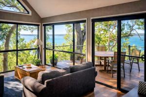 Private Luxury Island Retreat with Panoramic Bay Views