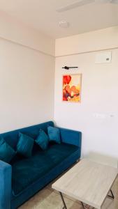 Modern Studio Near Bombay Hospital Pool & Balcony #925
