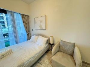 Azizi 26 - Unique Studio for Work and Vacation