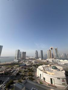 Panoramic Sea apartment & Skyline View Private Room