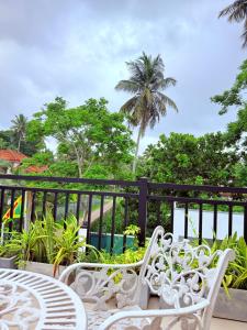 Sri White Villa Airport Boutique Hotel