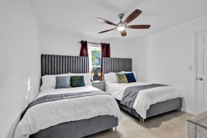 Waterfront House - Solar Heated Pool, Arcade Games