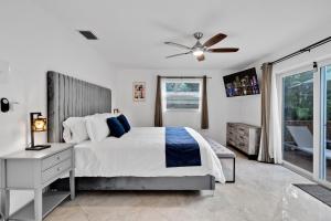 Waterfront House - Solar Heated Pool, Arcade Games