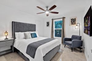 Waterfront House - Solar Heated Pool, Arcade Games