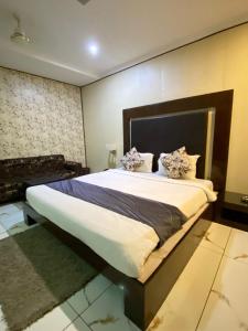 Hotel Rahul Deluxe