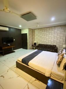 Hotel Rahul Deluxe