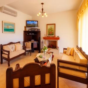 Triopetra Luxury Villas Fournou Lago up to 12 guests