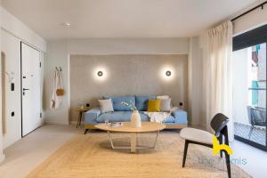 Spacious 2-BDR APT, Fast WIFI & Near Metro!