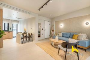 Spacious 2-BDR APT, Fast WIFI & Near Metro!