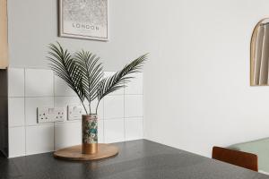 New! Lovely 1BR Flat with Patio in Herne Hill