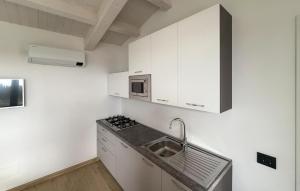 Stunning Apartment In Mazzarino