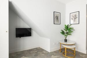 New! Lovely 1BR Flat with Patio in Herne Hill