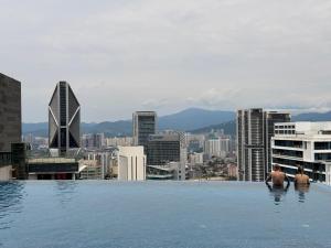 IKON SUITEs E A T O N KLCC