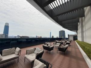 IKON SUITEs E A T O N KLCC