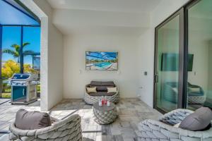 CoralVilla Palms - modern & cozy, south facing, spa, billard, canoe