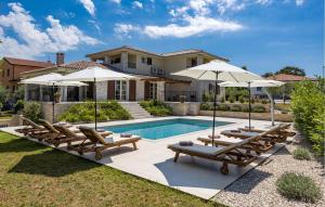 Amazing Home In Umag With Sauna