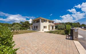 Stunning Home In Umag With Wifi