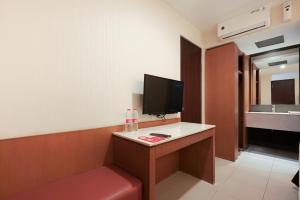 RedDoorz Plus @ Cipaganti Street 3
